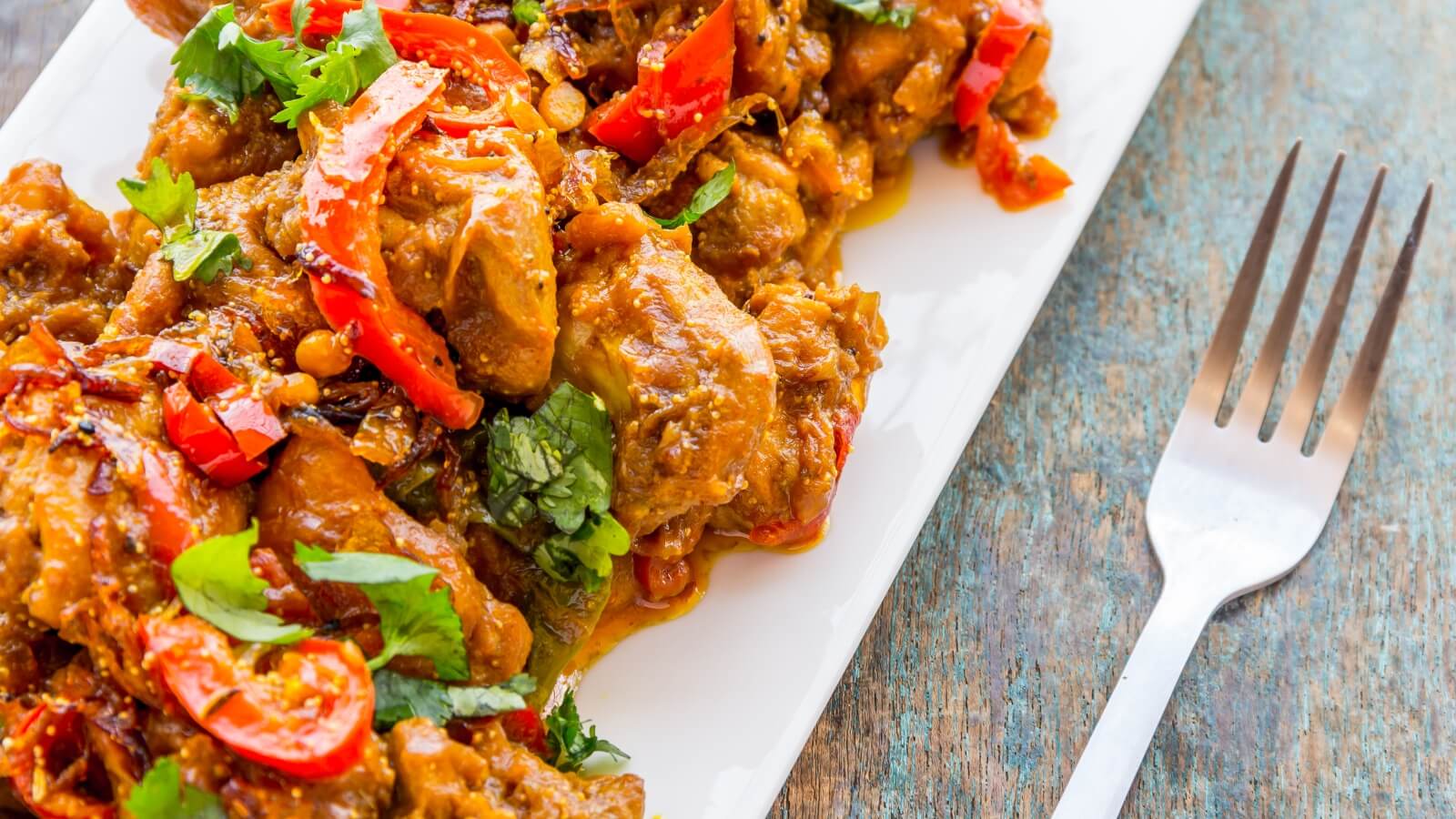 Đồ ăn cay n&oacute;ng l&agrave; nguy&ecirc;n nh&acirc;n g&acirc;y đau dạ d&agrave;y