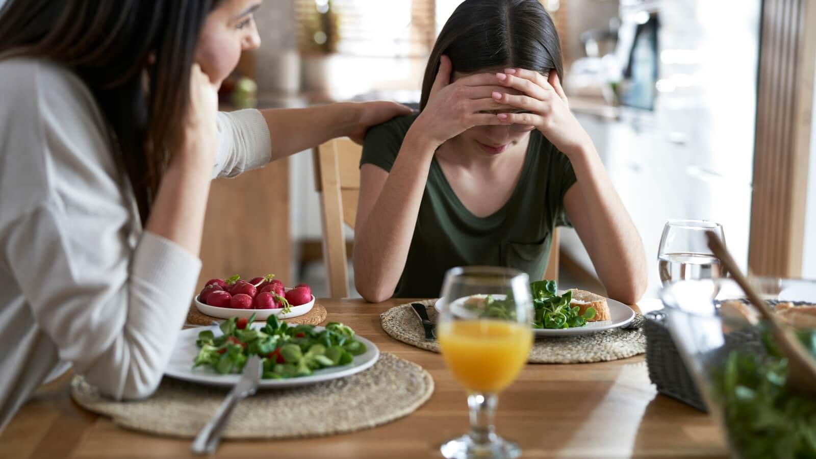 Ch&aacute;n ăn, ăn uống k&eacute;m l&agrave; một triệu chứng đau dạ d&agrave;y
