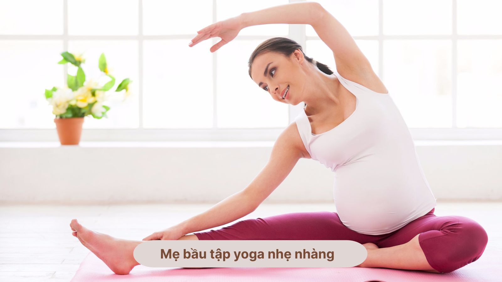 Mẹ bầu tập yoga nhẹ nh&agrave;ng gi&uacute;p thư gi&atilde;n, tăng cường sức khỏe