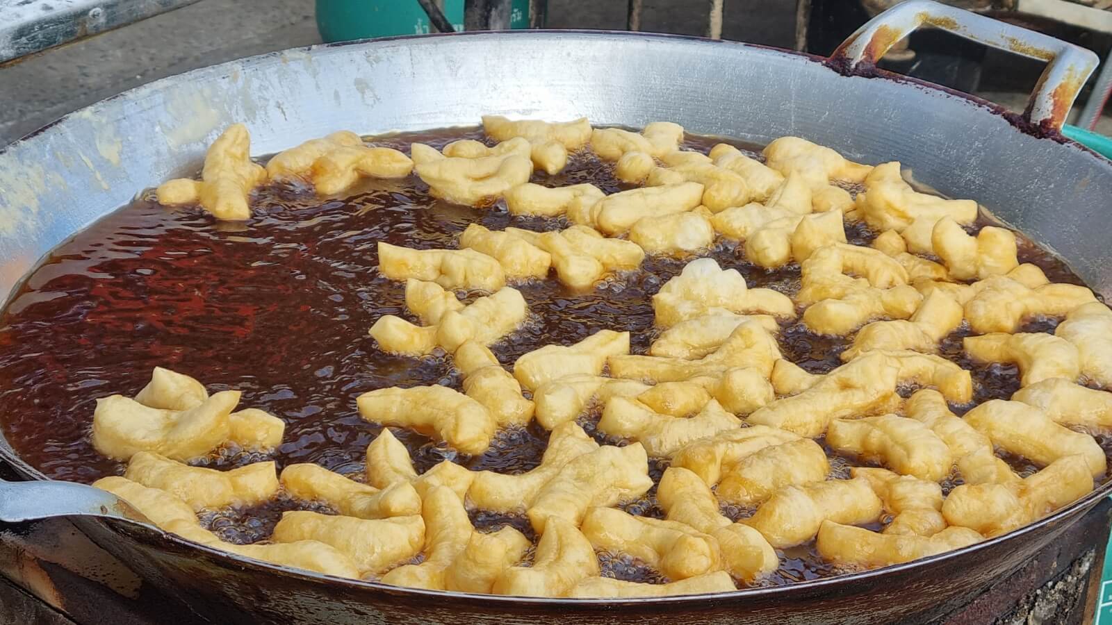 Người bị gan nhiễm mỡ cấp độ 1 n&ecirc;n hạn chế thực phẩm nhiều dầu, mỡ
