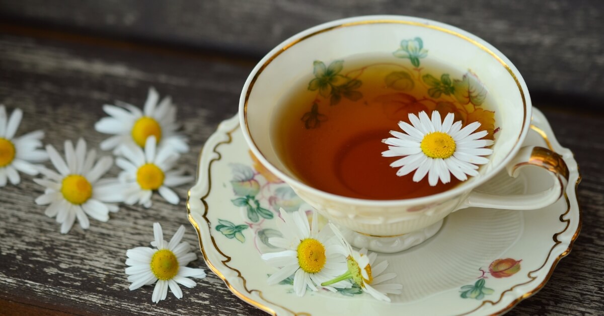 Trà thảo mộc giúp giảm đau dạ dày ban đêm nhanh