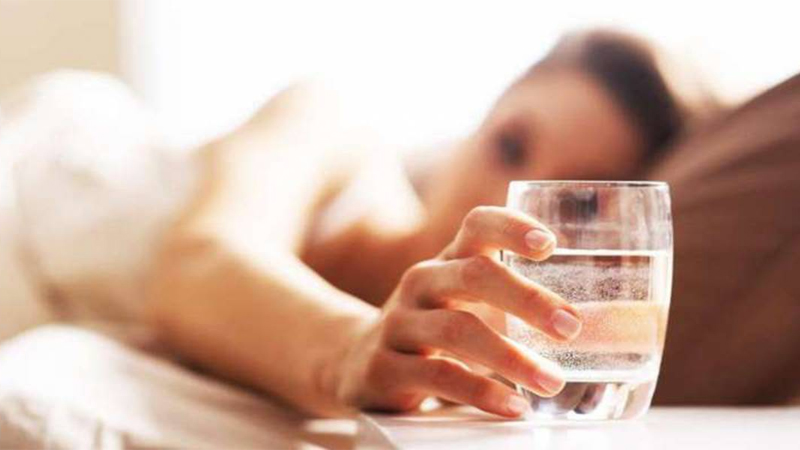 Uống nhiều nước hạ đường huyết nhanh tại nh&agrave;