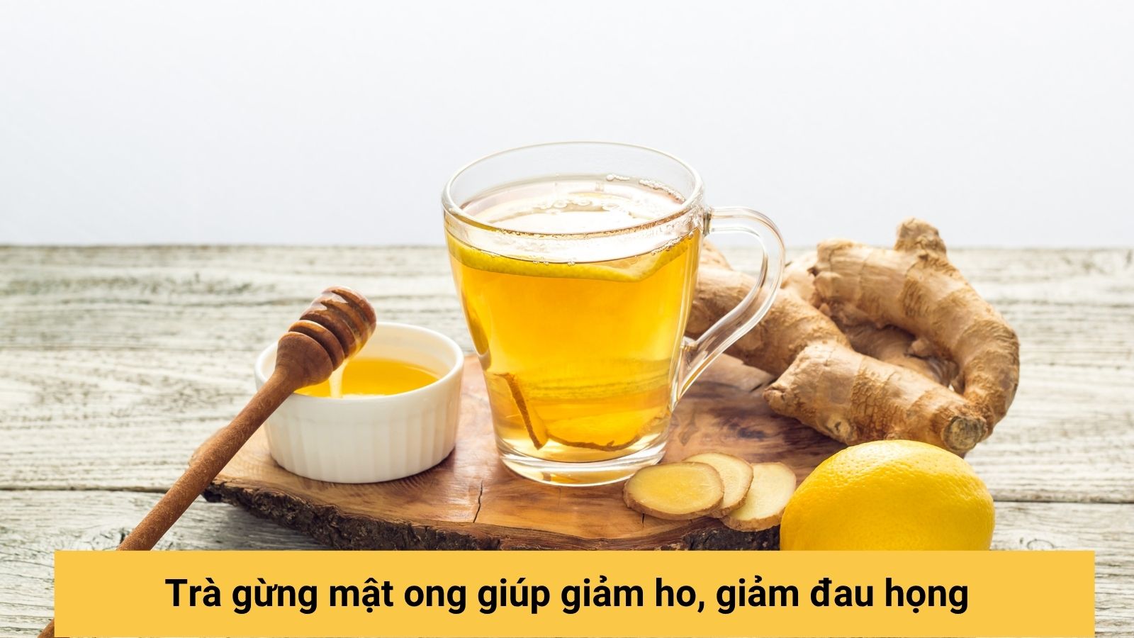 Gừng c&oacute; t&iacute;nh ấm, kh&aacute;ng vi&ecirc;m gi&uacute;p giảm triệu chứng cảm c&uacute;m