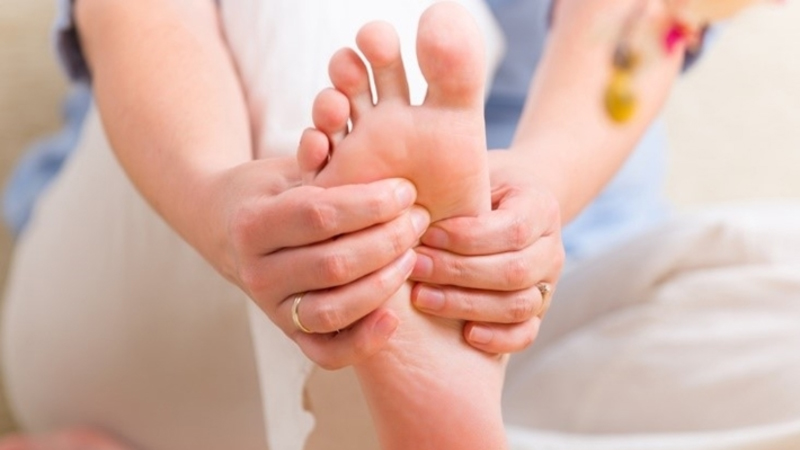 D&agrave;nh thời gian massage b&agrave;n ch&acirc;n gi&uacute;p m&aacute;u lưu th&ocirc;ng hơn