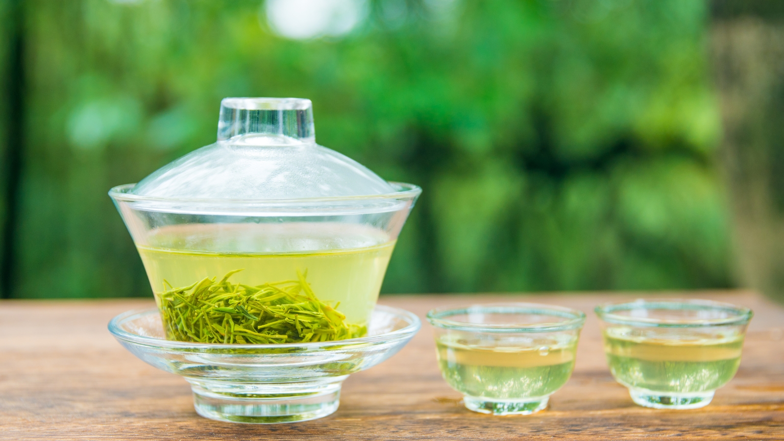 Tr&agrave; xanh c&oacute; t&aacute;c dụng chống oxy h&oacute;a rất tốt cho người đau dạ d&agrave;y