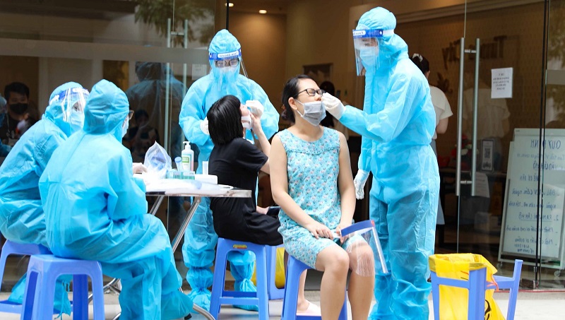 s&aacute;ng 1/10 H&agrave; Nội ph&aacute;t hiện th&ecirc;m 5 ca nhiễm nCoV trong cộng đồng 