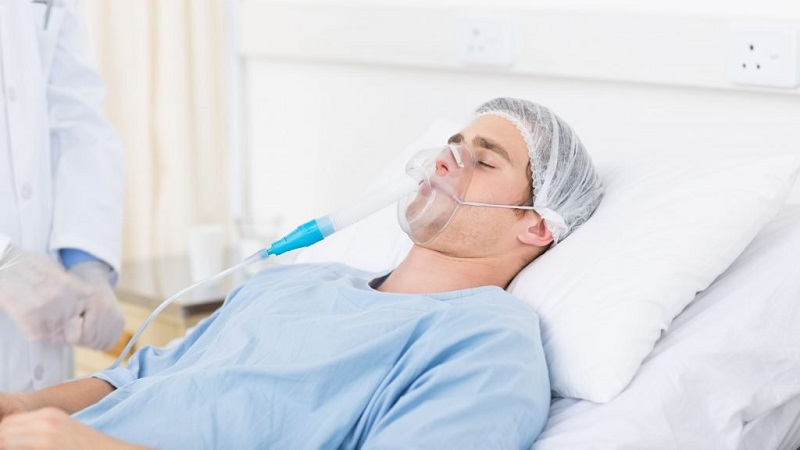 C&aacute;c bệnh nh&acirc;n mắc Covid-19 nặng vẫn cần đeo m&aacute;y thở điều trị