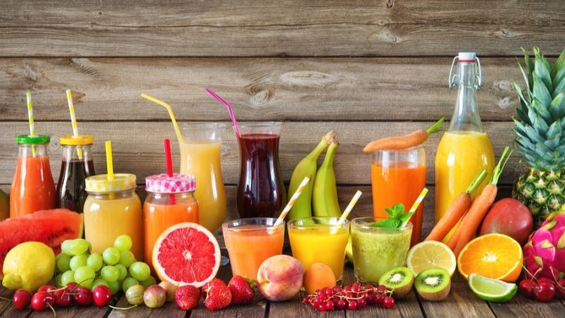 Người bệnh tiểu đường n&ecirc;n ăn tr&aacute;i c&acirc;y tươi thay v&igrave; uống nước &eacute;p, sinh tố tr&aacute;i c&acirc;y.