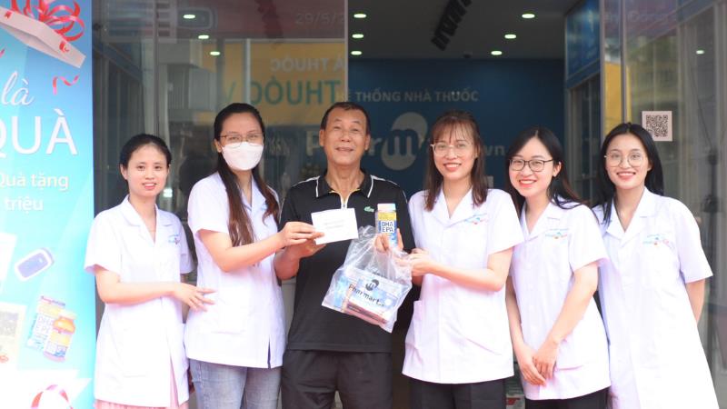 Kh&aacute;ch h&agrave;ng tr&uacute;ng thưởng sản phẩm DHA tại Hz888a.com