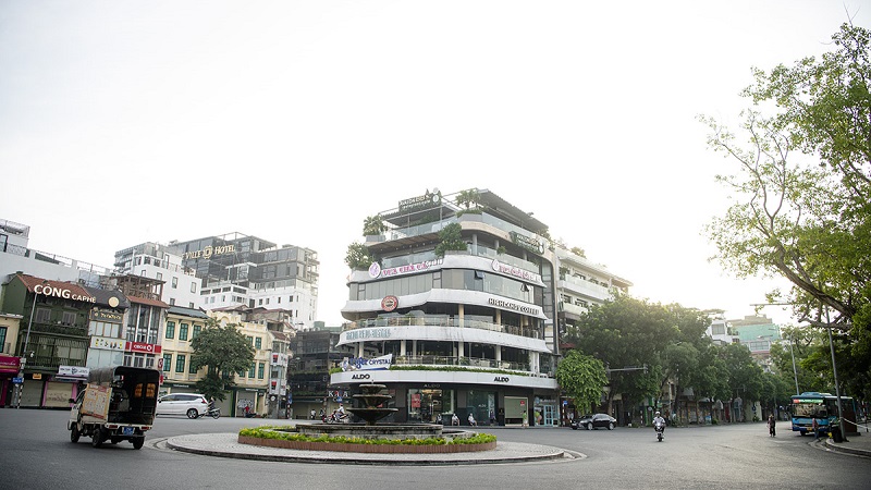 Hà Nội giãn cách xã hội thêm 15 ngày