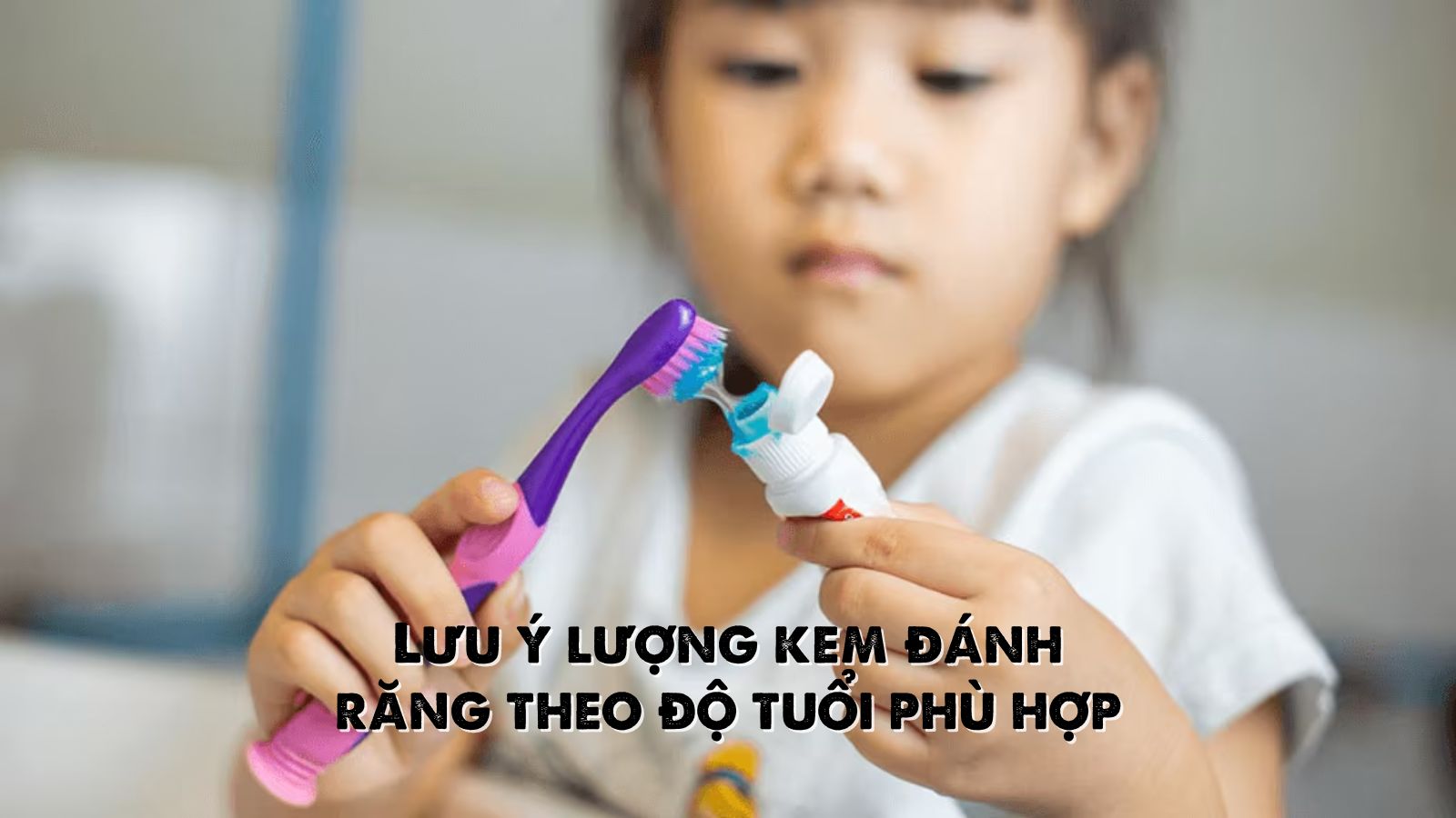 B&eacute; cần sử dụng kem đ&aacute;nh răng dưới sự gi&aacute;m s&aacute;t của bố mẹ để đảm bảo an to&agrave;n