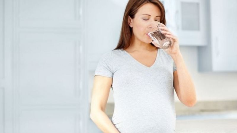 Kh&aacute;t nước thường xuy&ecirc;n l&agrave; dấu hiệu thường gặp ở phụ nữ mắc tiểu đường thai kỳ.