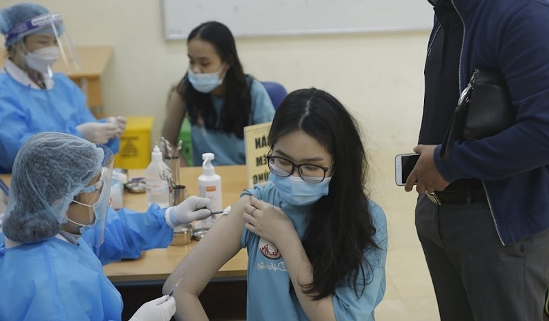 Chủ động ti&ecirc;m vaccine để ph&ograve;ng chống biến thể Omicron