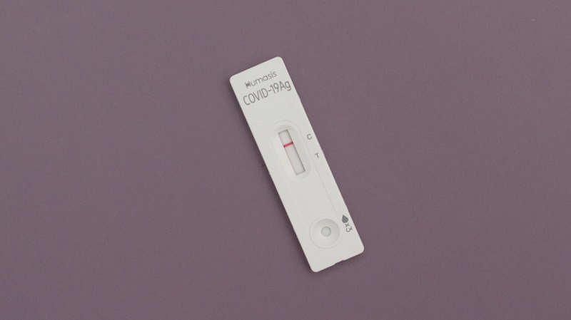 kết quả x&eacute;t nghiệm tr&ecirc;n dụng cụ x&eacute;t nghiệm nhanh Covid-19 Humasis 1 Test