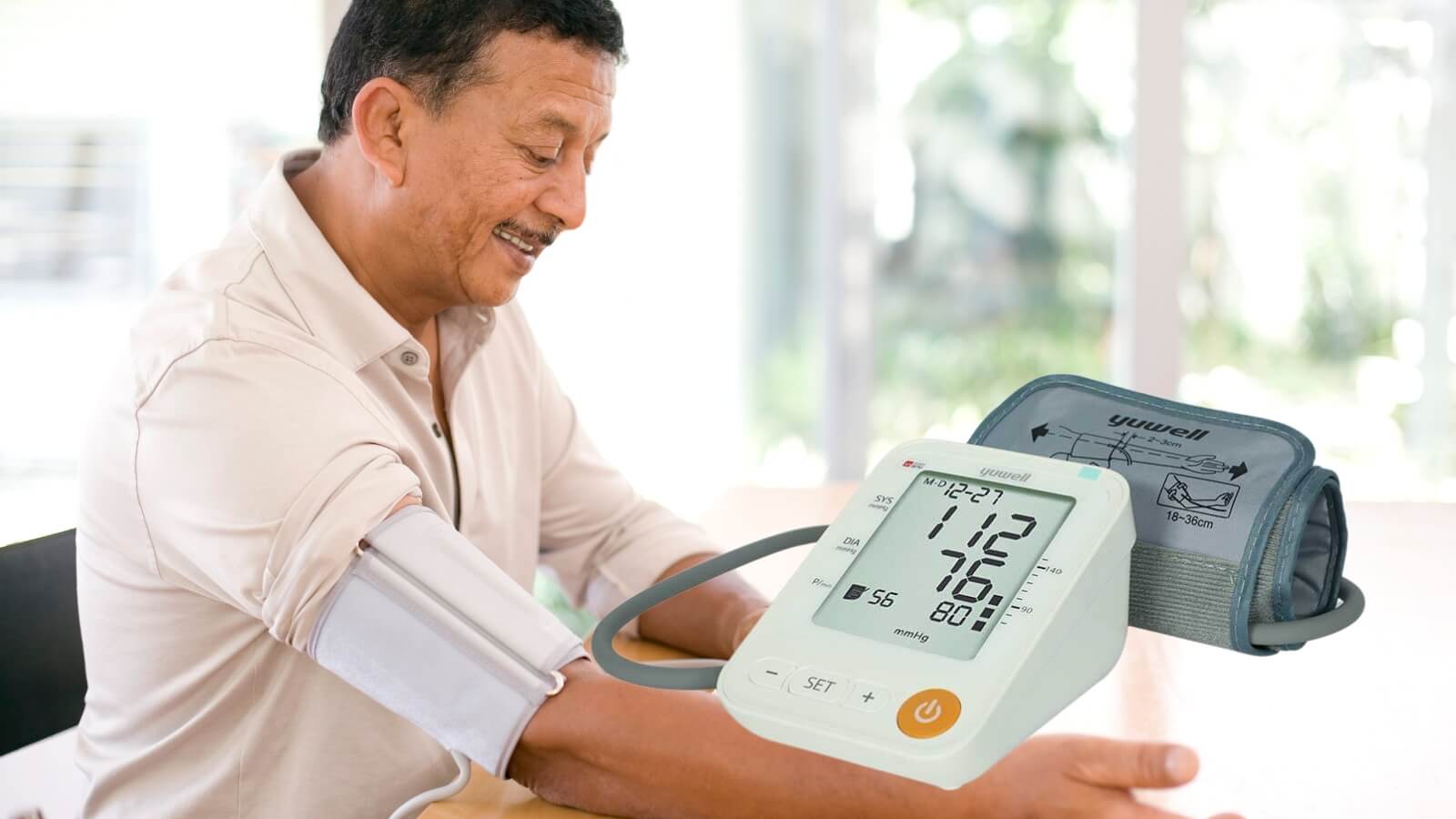 M&aacute;y đo huyết &aacute;p bắp tay Yuwell YE650A
