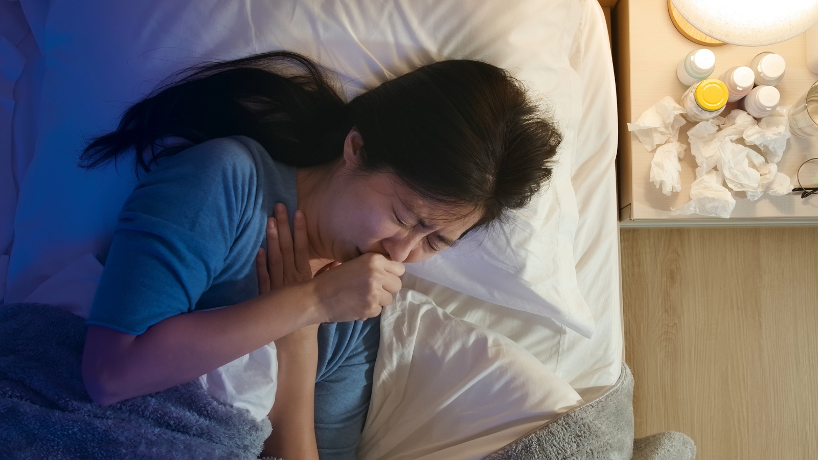 Người bị vi&ecirc;m họng n&ecirc;n sử dụng nước s&uacute;c miệng hằng ng&agrave;y