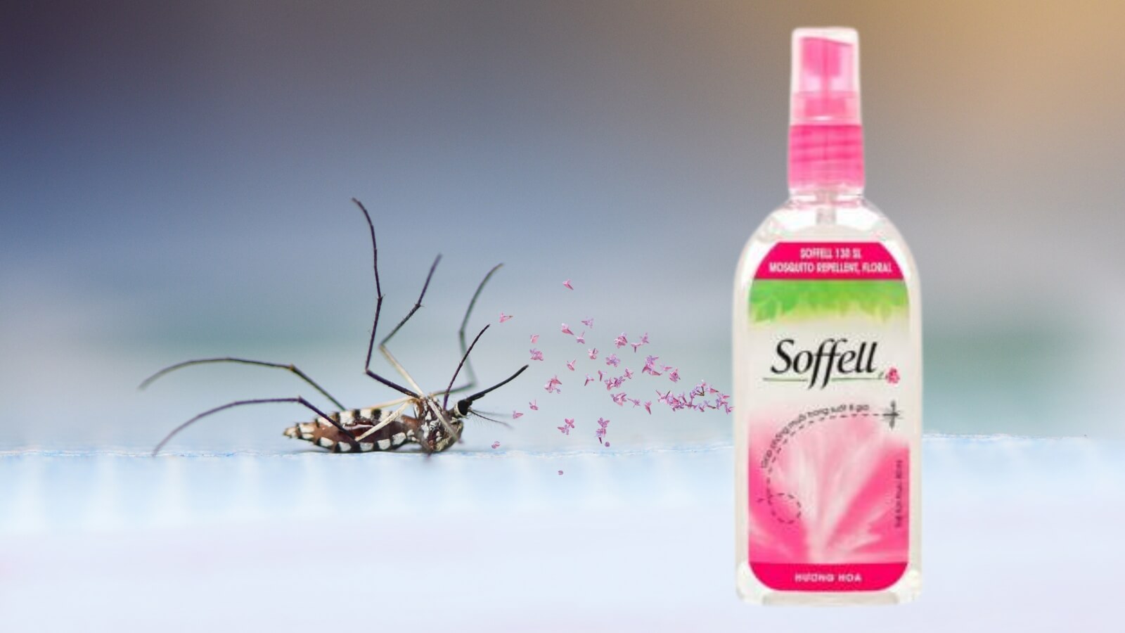 Xịt muỗi Soffell hương hoa giữ ẩm, bảo vệ l&agrave;n da trước muỗi